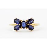 A 9ct yellow gold sapphire set ring, (N.5).