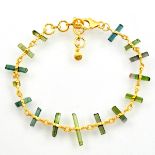 A 925 silver gilt bracelet set with tourmaline beads, L. 17cm.