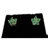 A pair of 925 silver emerald set cluster stud earrings, Dia. 0.7cm.