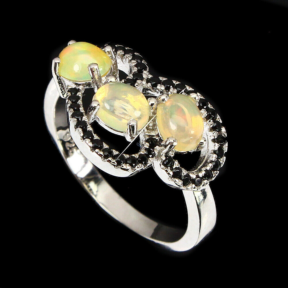 A matching 925 silver ring set with cabochon cut opals and black spinels, (L.5). - Image 2 of 2