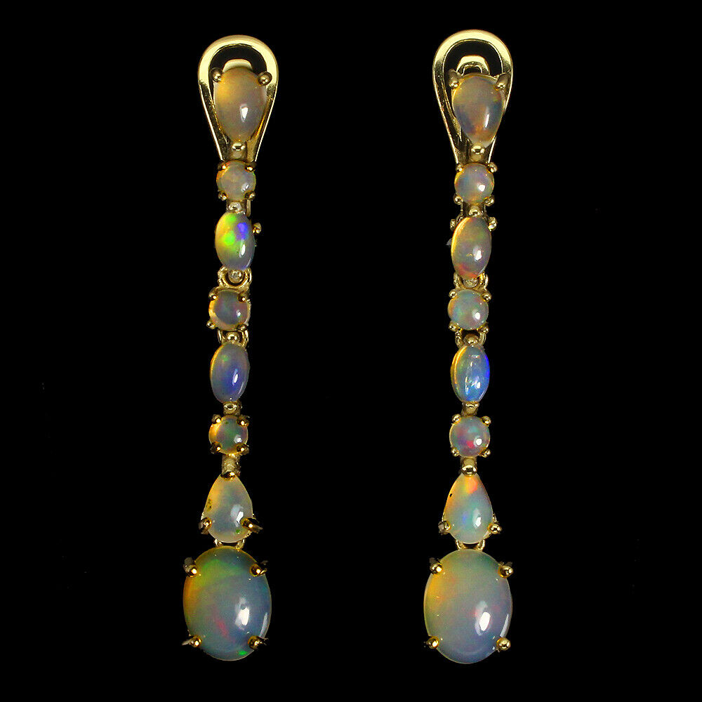 A pair of 925 silver gilt drop earrings set with cabochon cut opals, L. 4.5cm.