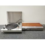 A Sharp automatic stere turntable RP-30 and a Beomaster 1500.