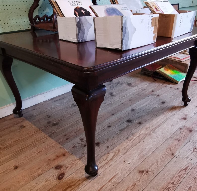 An early 20th century mahogany square topped screw extending dining table, - Image 2 of 2