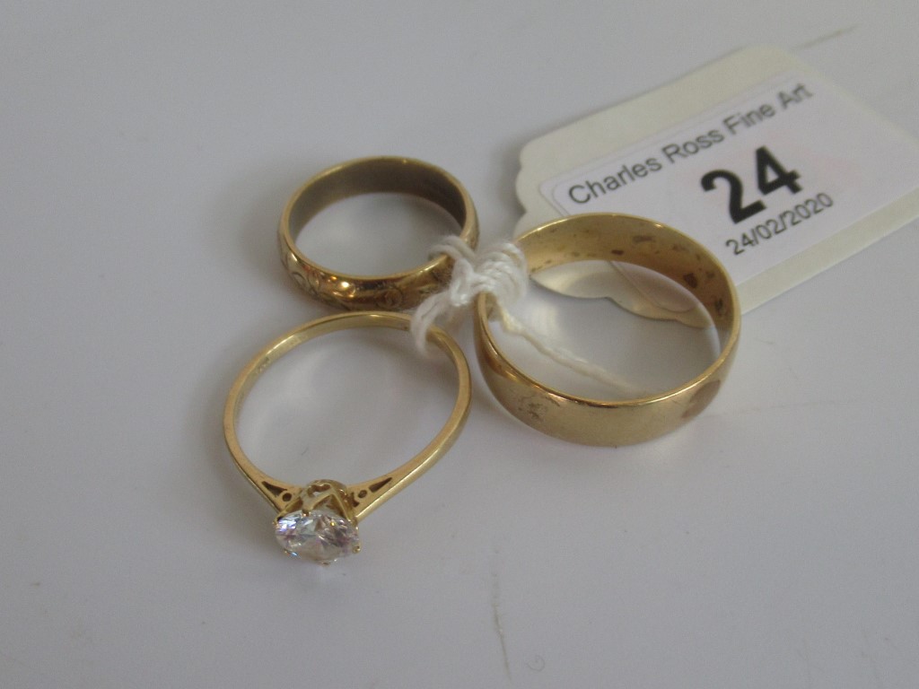 A single stone cubic zirconium ring in 14ct gold mount,