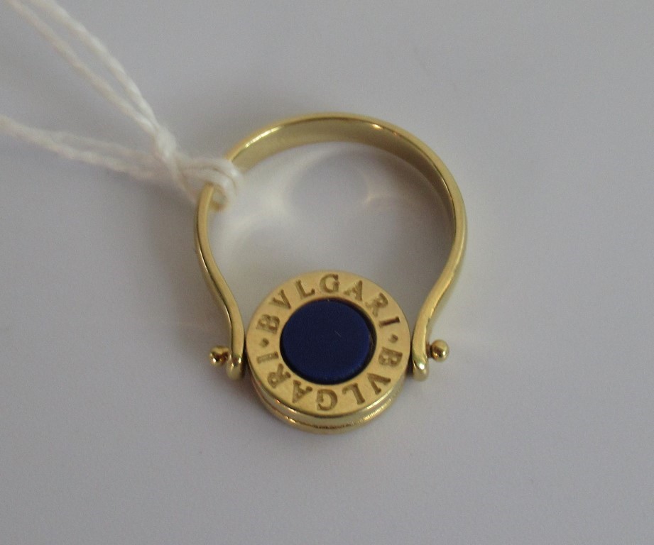 Bulgari, an onyx and lapis lazuli swivel