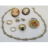 A collection of jewellery, to include: two cameo brooches, enamelled coin pendant,