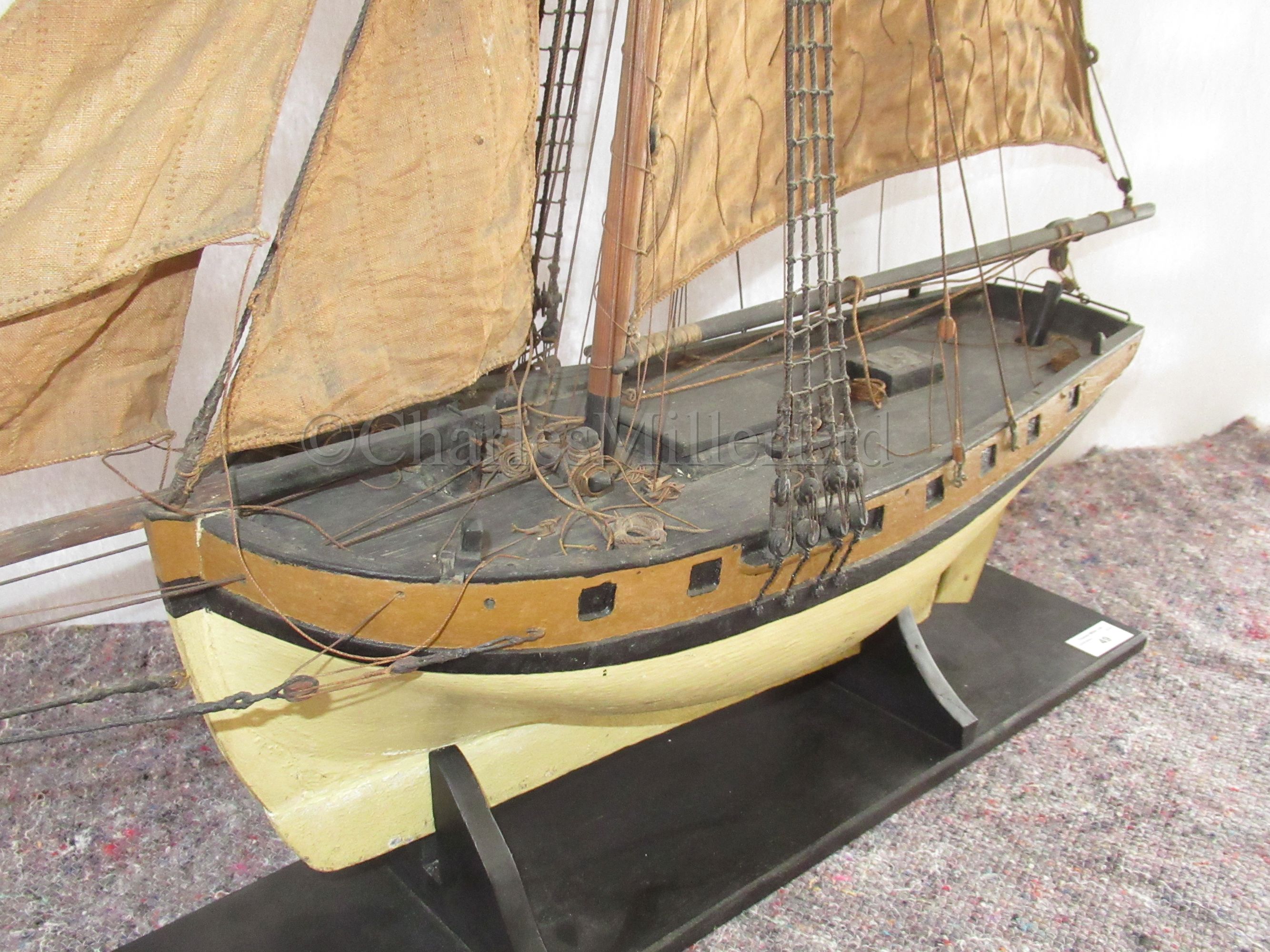 AN ATTRACTIVE LATE 18TH/EARLY 19TH CENTURY SAILING MODEL OF A CUTTER - Image 3 of 9