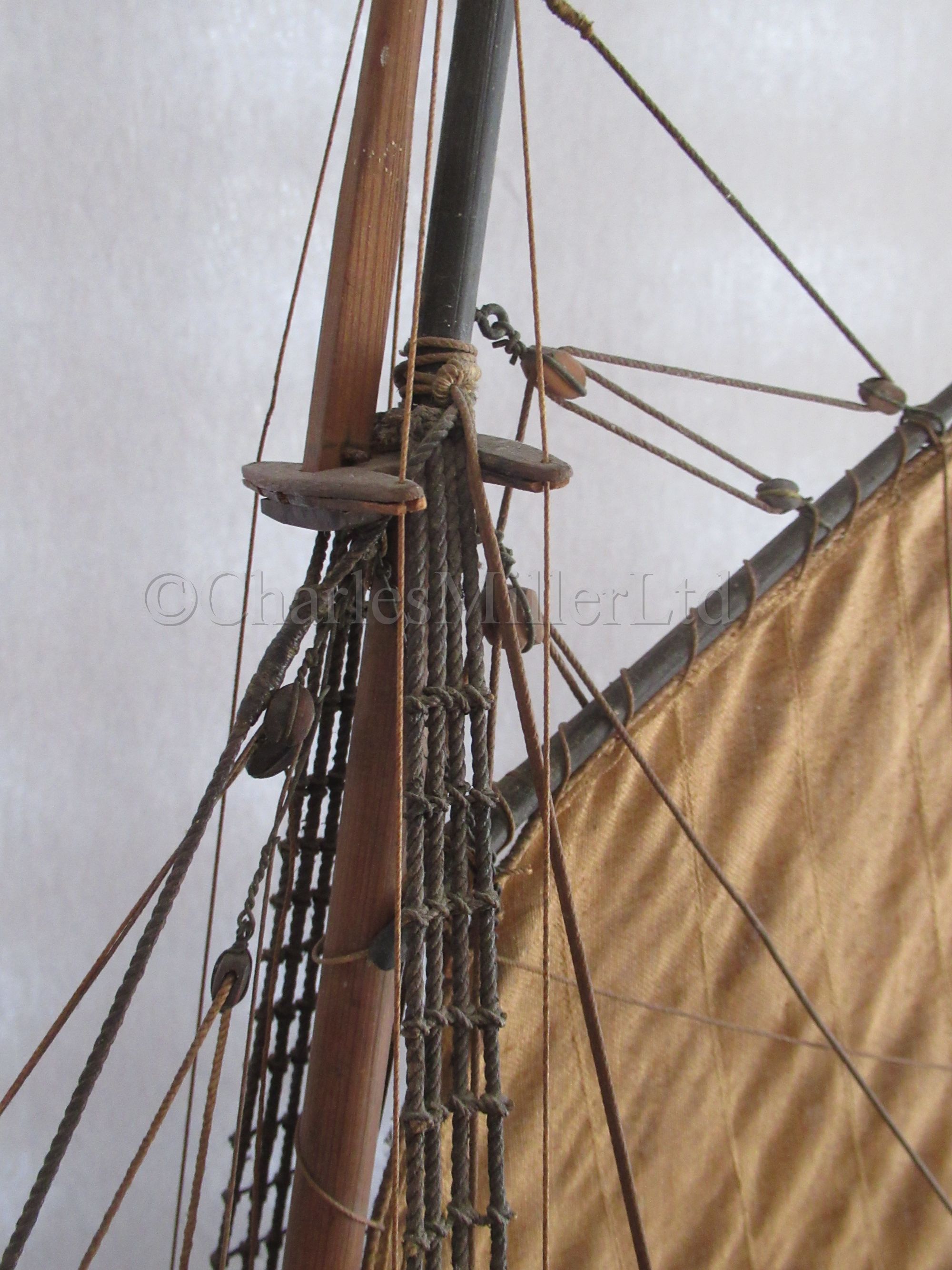 AN ATTRACTIVE LATE 18TH/EARLY 19TH CENTURY SAILING MODEL OF A CUTTER - Image 4 of 9