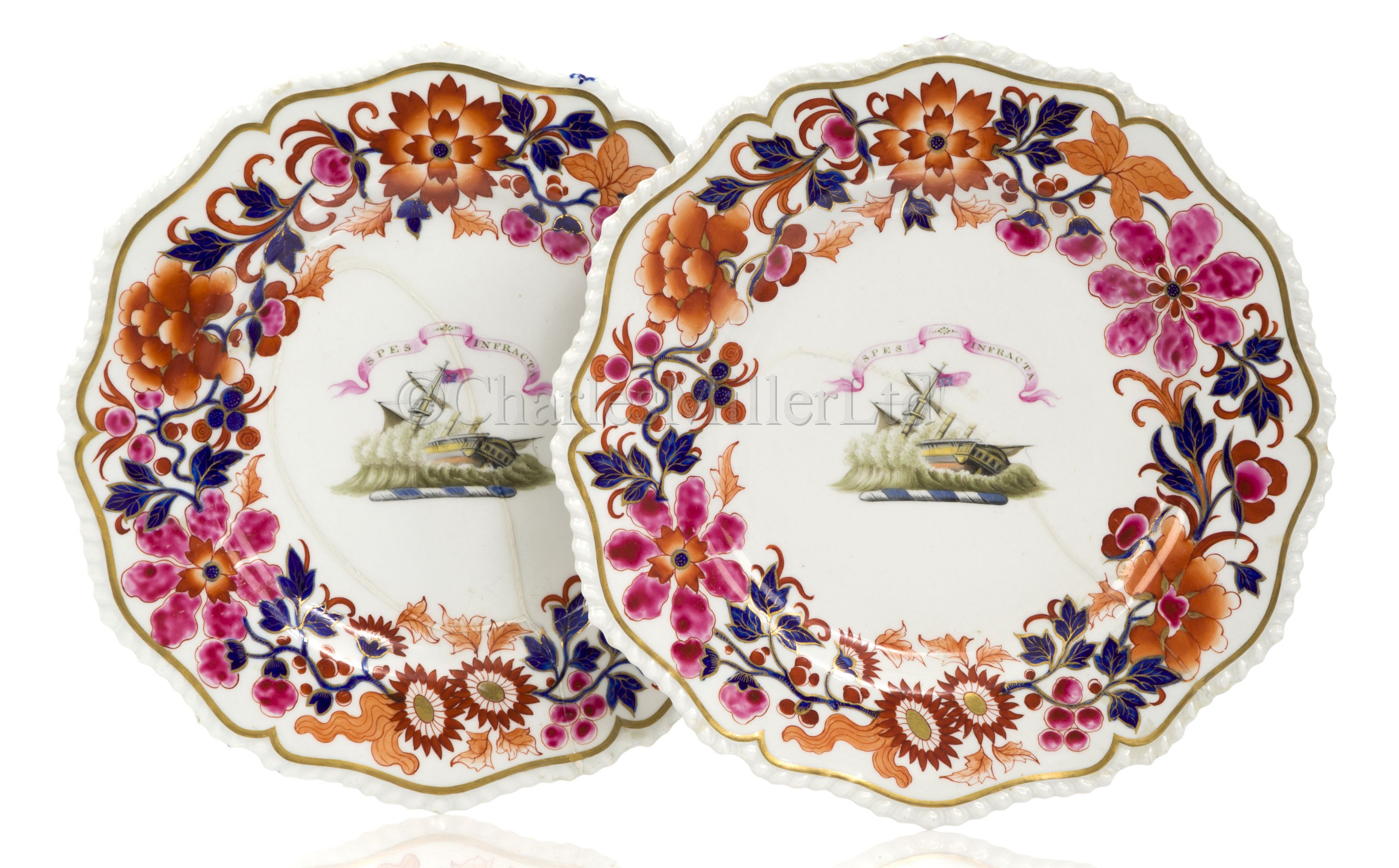 A PAIR OF ARMORIAL PLATES FOR THE DICK-CONYNGHAM FAMILY, BY FLIGHT, BARR & BARR, WORCESTER, CIRCA