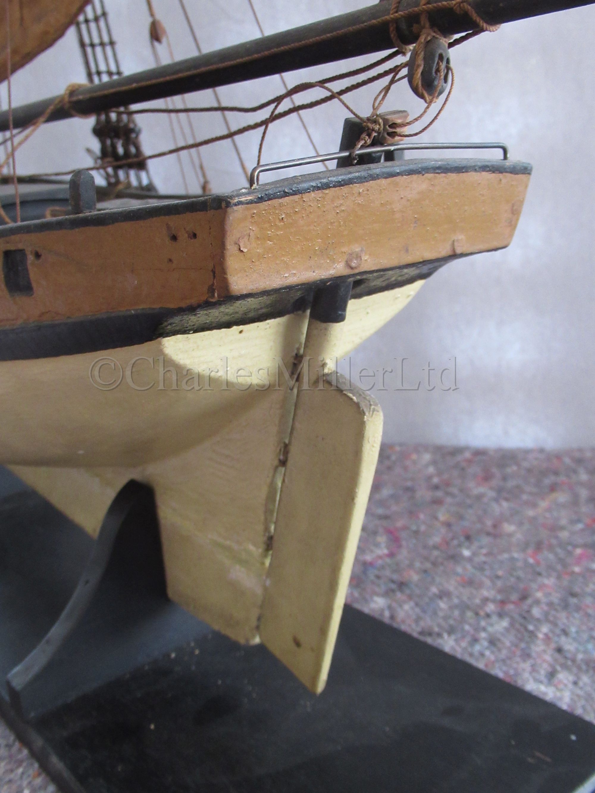 AN ATTRACTIVE LATE 18TH/EARLY 19TH CENTURY SAILING MODEL OF A CUTTER - Image 5 of 9