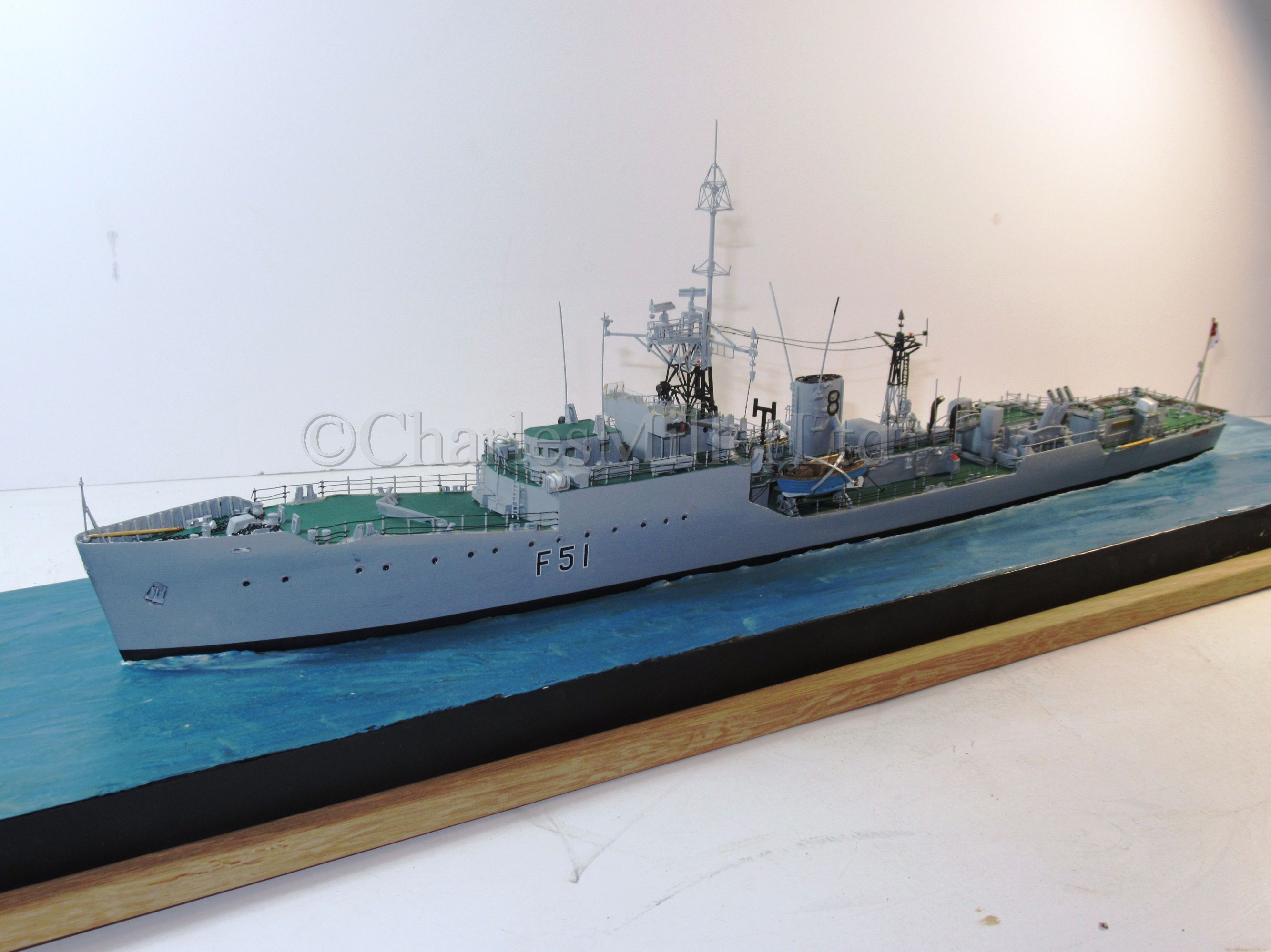 A 1:192 WATERLINE MODEL FOR THE TYPE 14 BLACKWOOD CLASS FRIGATE HMS GRAFTON (F51), AS FITTED IN - Image 8 of 14