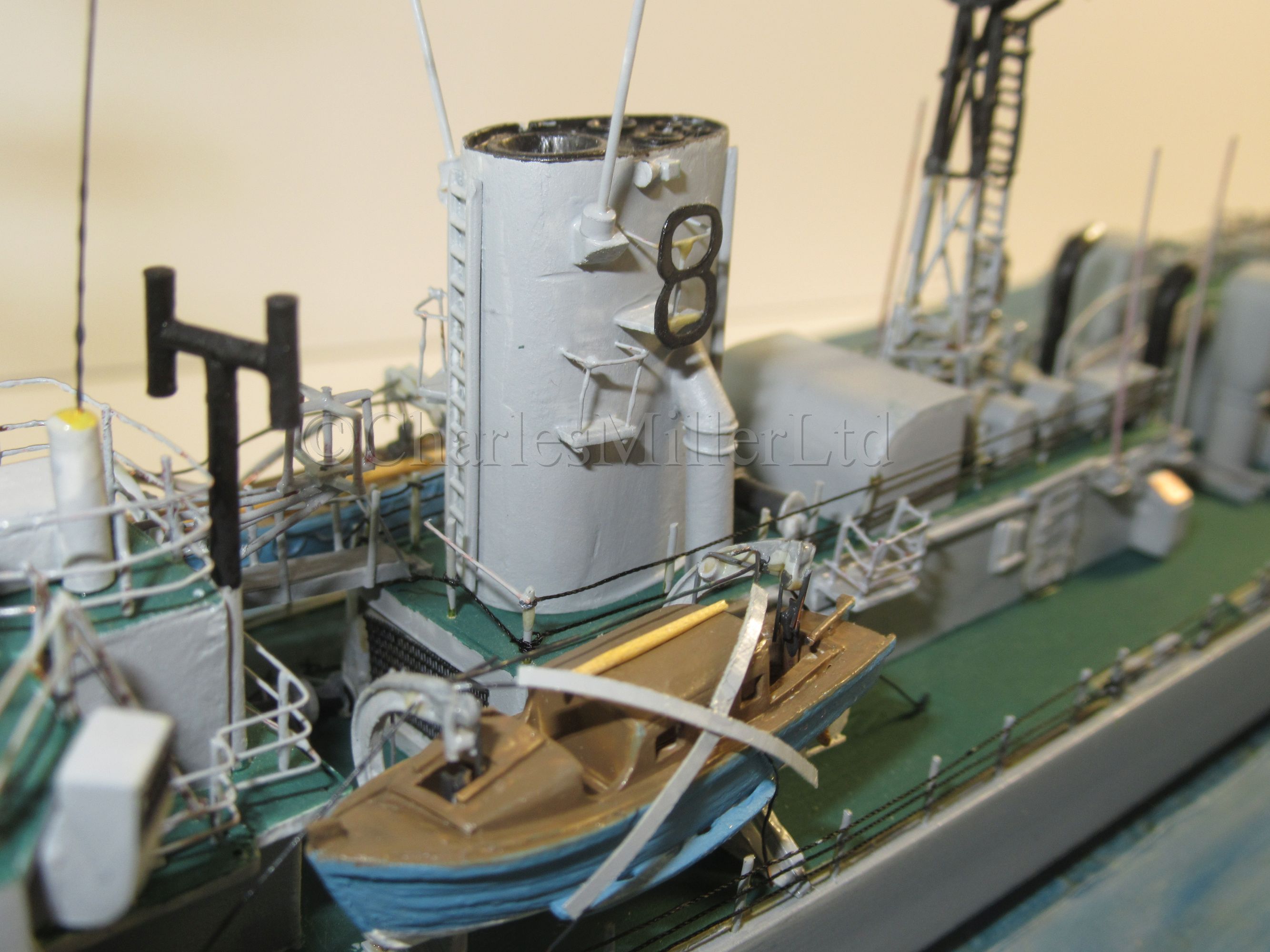 A 1:192 WATERLINE MODEL FOR THE TYPE 14 BLACKWOOD CLASS FRIGATE HMS GRAFTON (F51), AS FITTED IN - Image 10 of 14