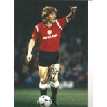 Gordon Strachan Man United Signed 12 x 8 inch football photo. Good Condition. All autographs are