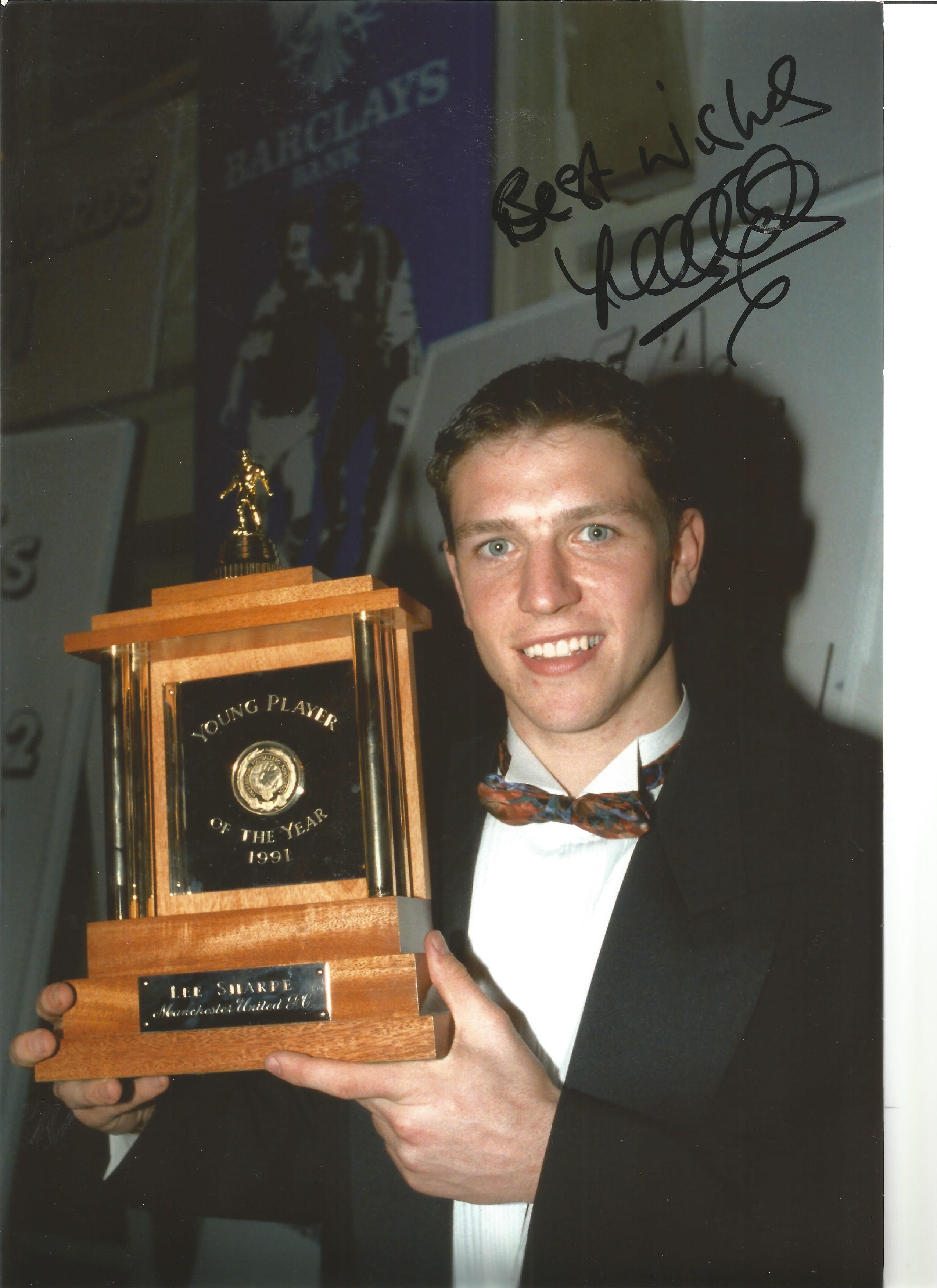 Lee Sharpe Man United Signed 12 x 8 inch football photo. Good Condition. All autographs are