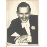 Ben Lyon signed 7x5 black and white photo. February 6, 1901 - March 22, 1979) was an American film