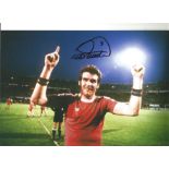 Peter Withe Aston Villa Signed 12 x 8 inch football photo. Supplied from stock of www.