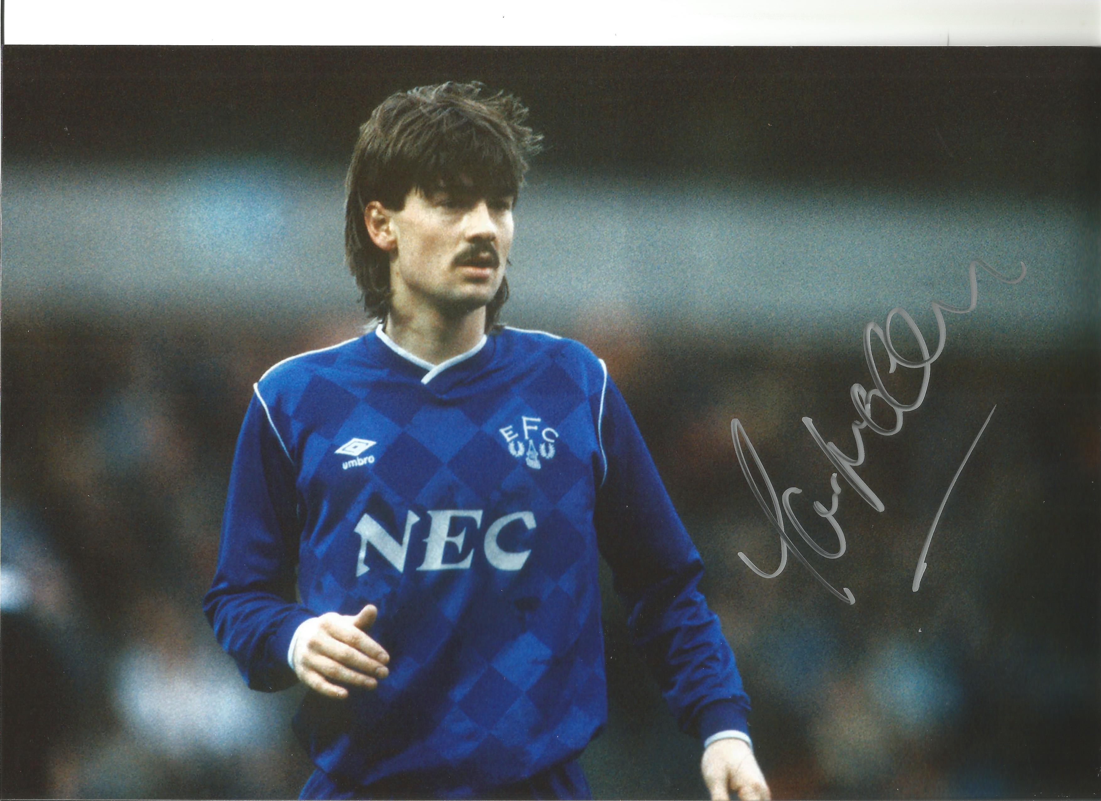 Ian Snodin Everton Signed 12 x 8 inch football photo. Supplied from stock of www.sportsignings.com