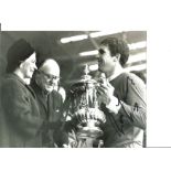 Ron Yeats 10x8 Signed B/W Football Photo Pictured Receiving The Fa Cup From Her Majesty The Queen.