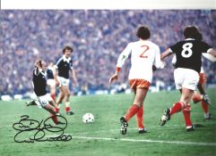 Archie Gemmill Scotland Signed 12 x 8 inch football photo. Supplied from stock of www.