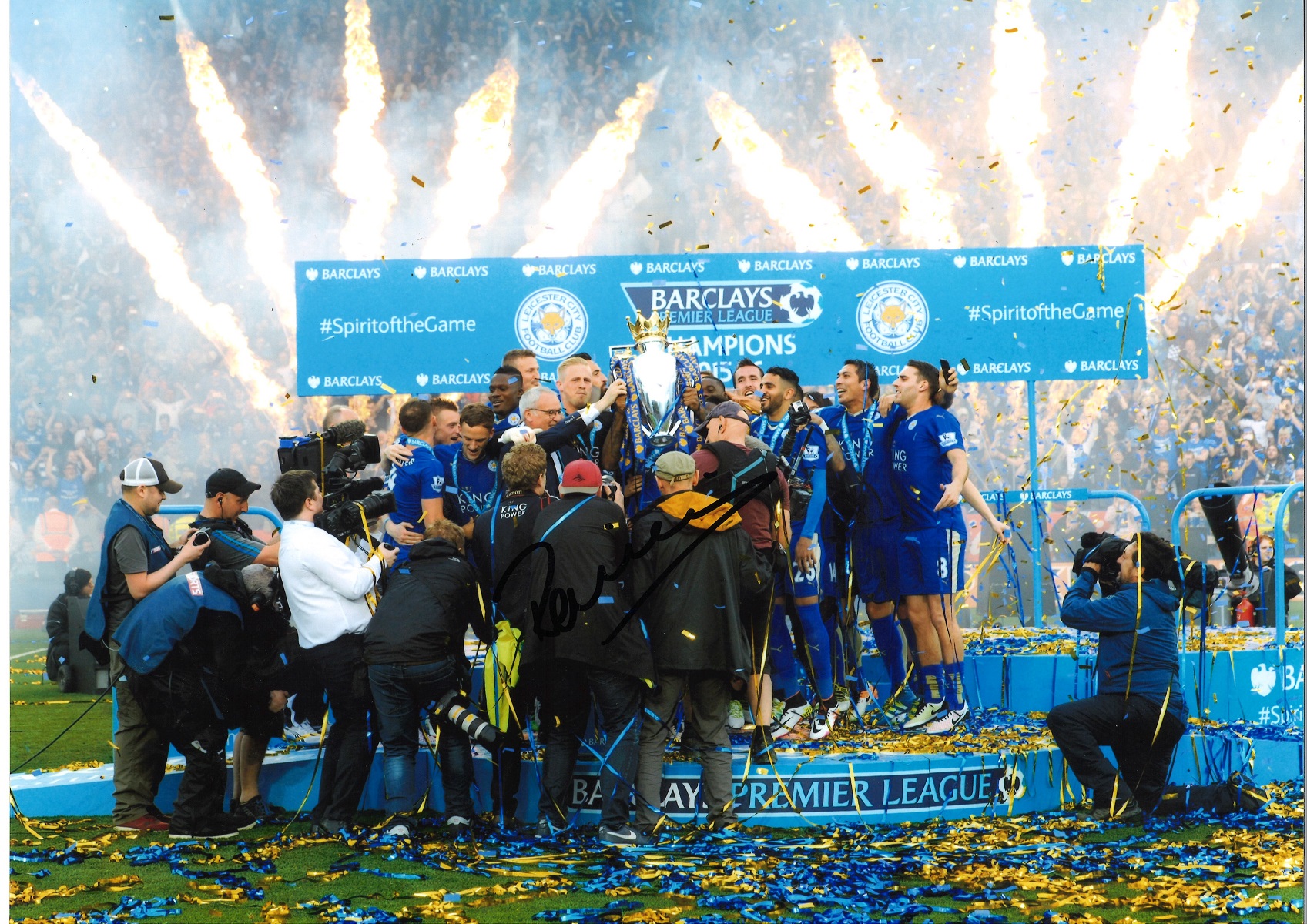 Claudio Ranieri Leicester City Signed 16 x 12 inch football photo. Supplied from stock of www.