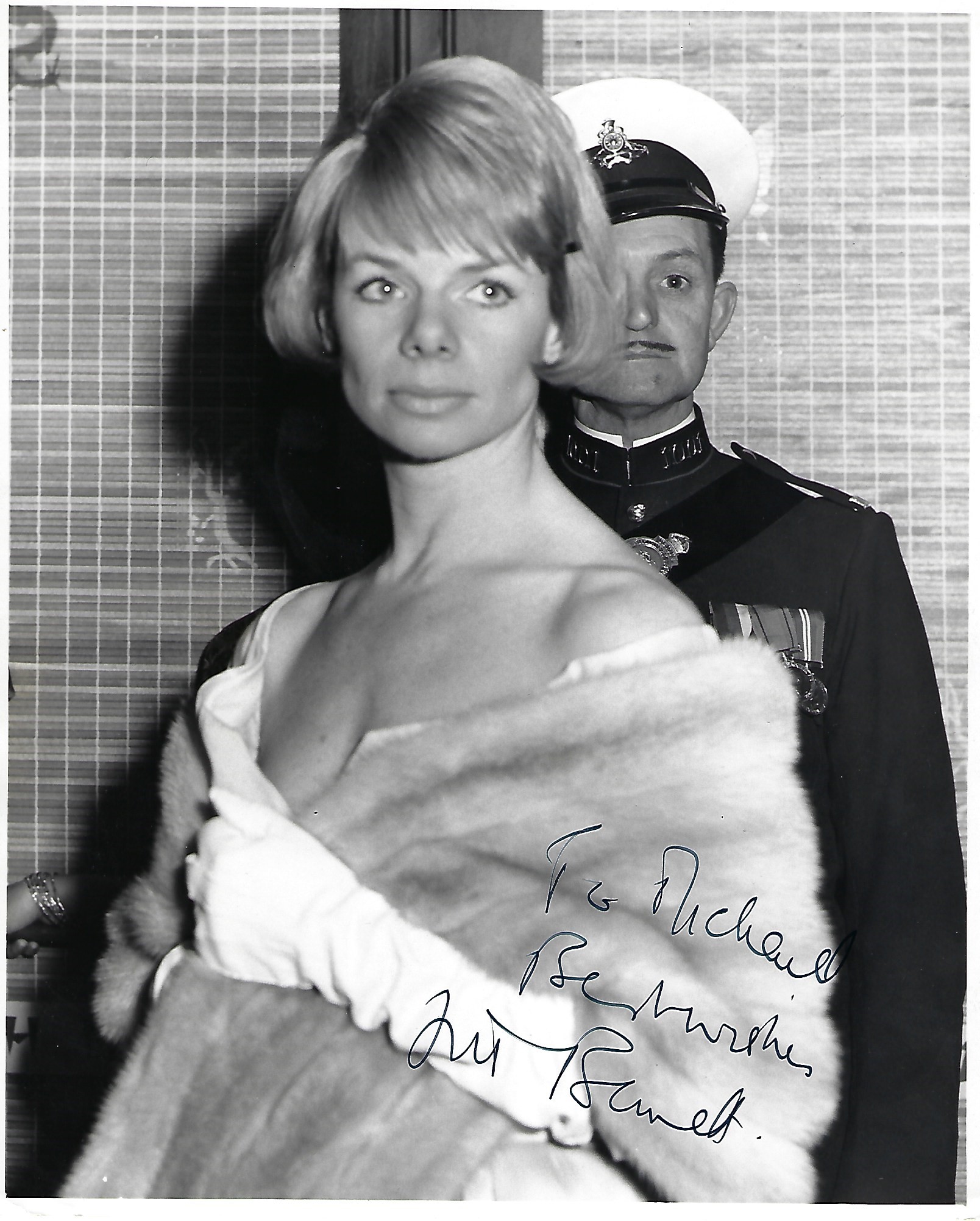 Jill Bennett Actress James Bond For Your Eyes only Signed photo black and white 10 x 8 inch Dated