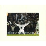 Football Mark Viduka signed 14x12 mounted colour photo pictured celebrating while playing for