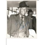Douglas Fairbanks Jnr signed 10x8 black and white photo. (December 9, 1909 - May 7, 2000), was an