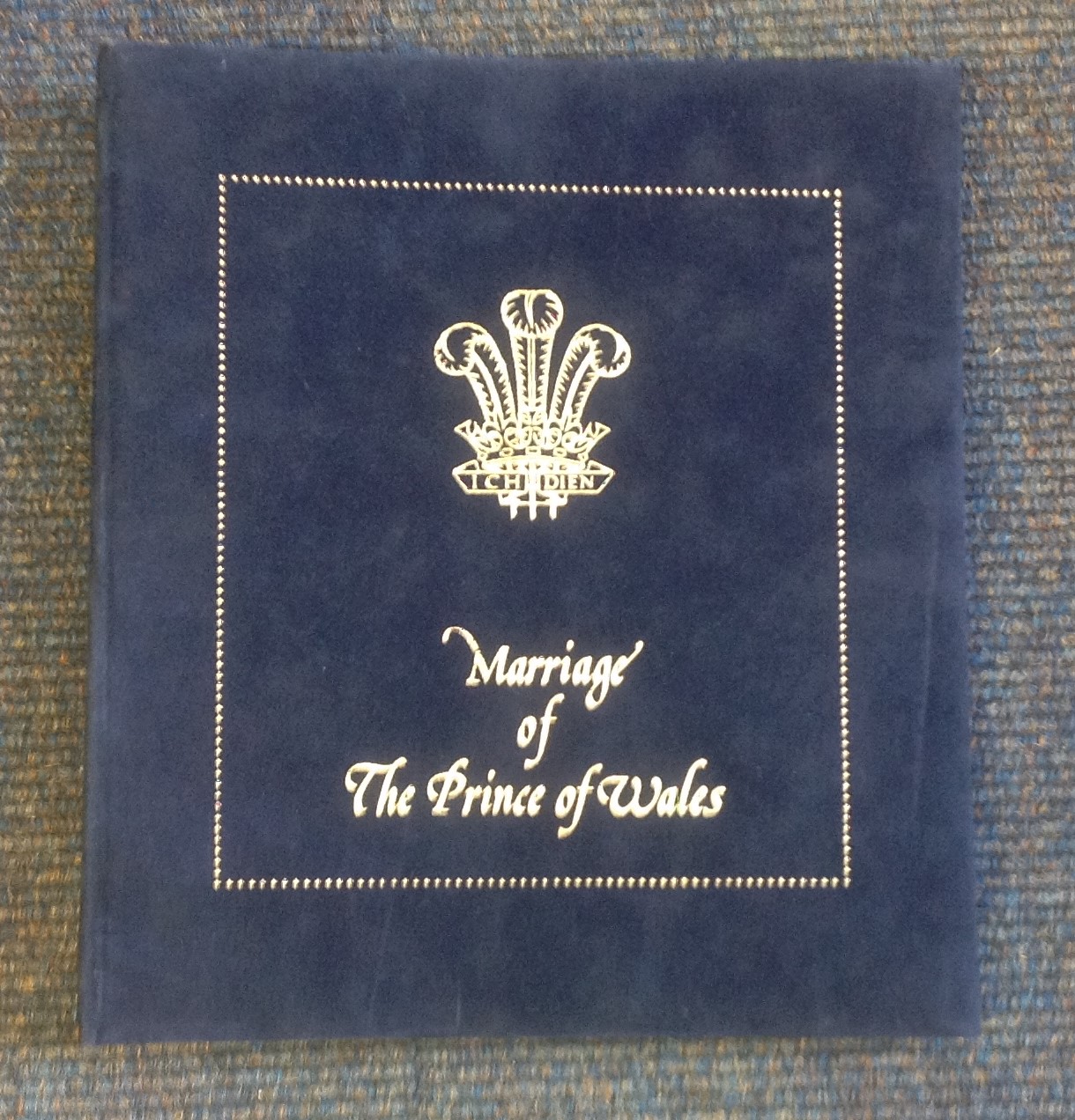 Charles and Diana 1981 Benham Royal Wedding collections of Small Silk covers in attractive blue - Image 5 of 5