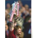 Steven Pressley Hearts Signed 12 x 8 inch football photo. Good Condition. All signed pieces come