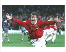 Teddy Sheringham 99 Man United Signed 10 x 8 inch football photo. Good Condition. All signed