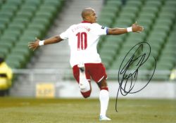 Robert Earnshaw Wales Signed 10 x 8 inch football photo. Good Condition. All signed pieces come with