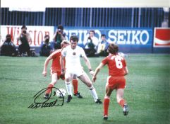 Peter Withe Aston Villa Signed 12 x 8 inch football photo. Good Condition. All signed pieces come