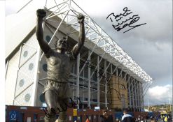 B Leeds multi Leeds United Signed 16 X 12 inch football photo. Good Condition. All signed pieces