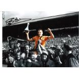 Steve Bull Wolves Signed 16 x 12 inch football photo. Good Condition. All signed pieces come with