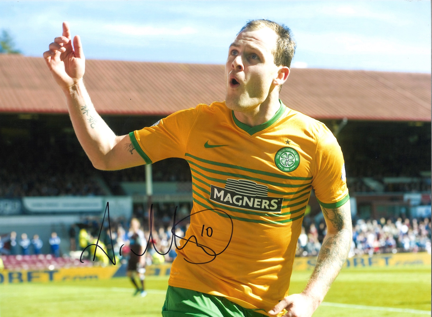 Anthony Stokes Celtic Signed 16 x 12 inch football photo. Good Condition. All signed pieces come