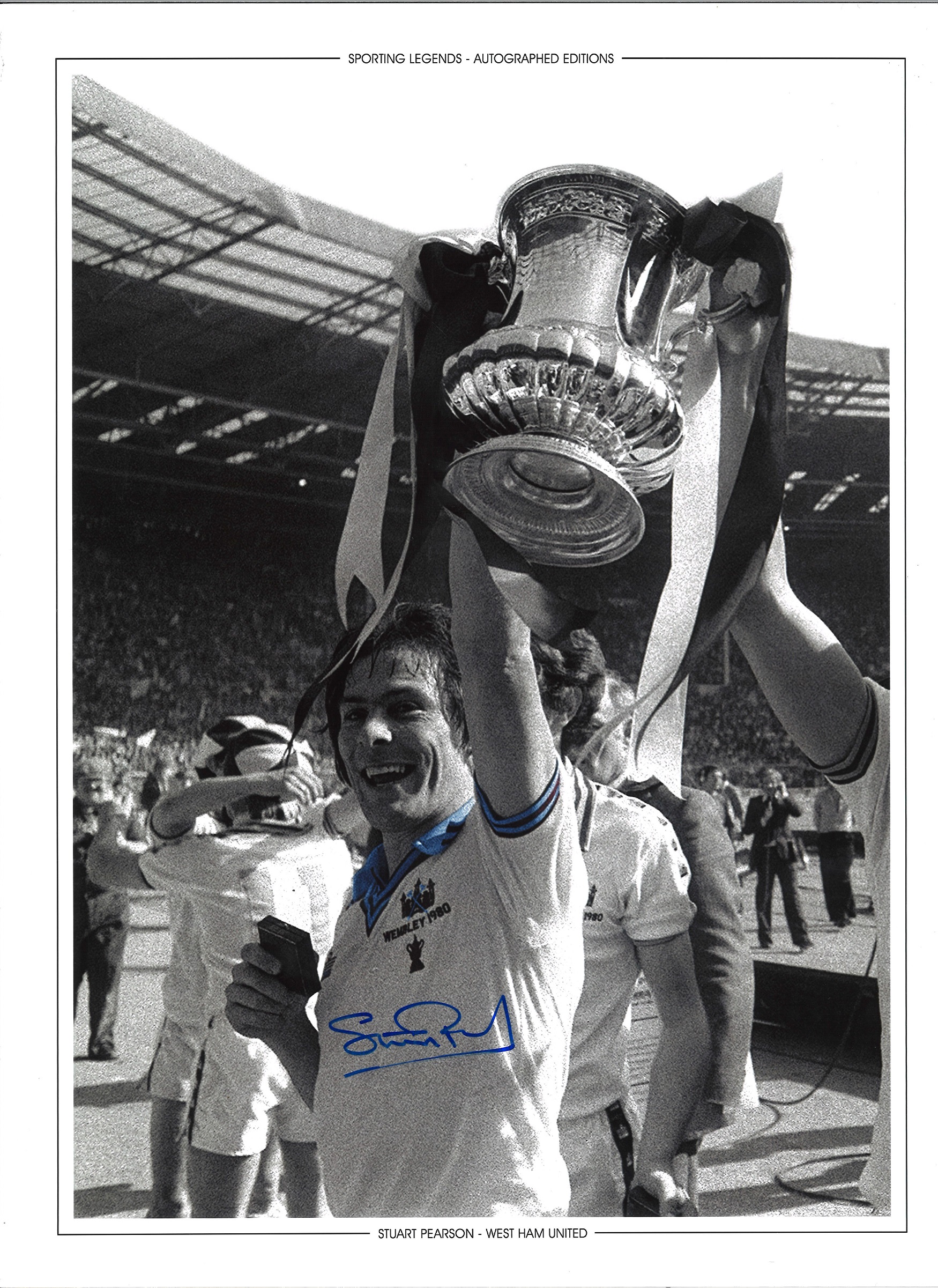 Stuart Pearson West Ham Signed 16 x 12 inch football photo. Good Condition. All signed pieces come
