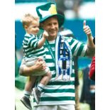 Kris Commons Celtic Signed 16 x 12 inch football photo. Good Condition. All signed pieces come