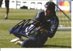 Peter Cech signed 6x4 colour photo. Chelsea. Good Condition. All autographs are genuine hand