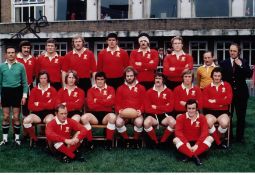 TOM DAVID rugby autographed 12 x 8 photo, a superb image depicting the Welsh team including David