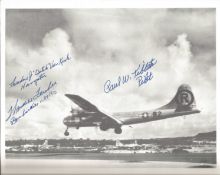 Photo Enola Gay Signed Crew Paul Tibbets Pilot, Dutch Van Virk, Tom Ferebee. drop the Atomic Bomb on