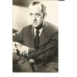 Alec Guinness signed vintage 6 x 4 inch b/w portrait photo. All autographs are genuine hand signed