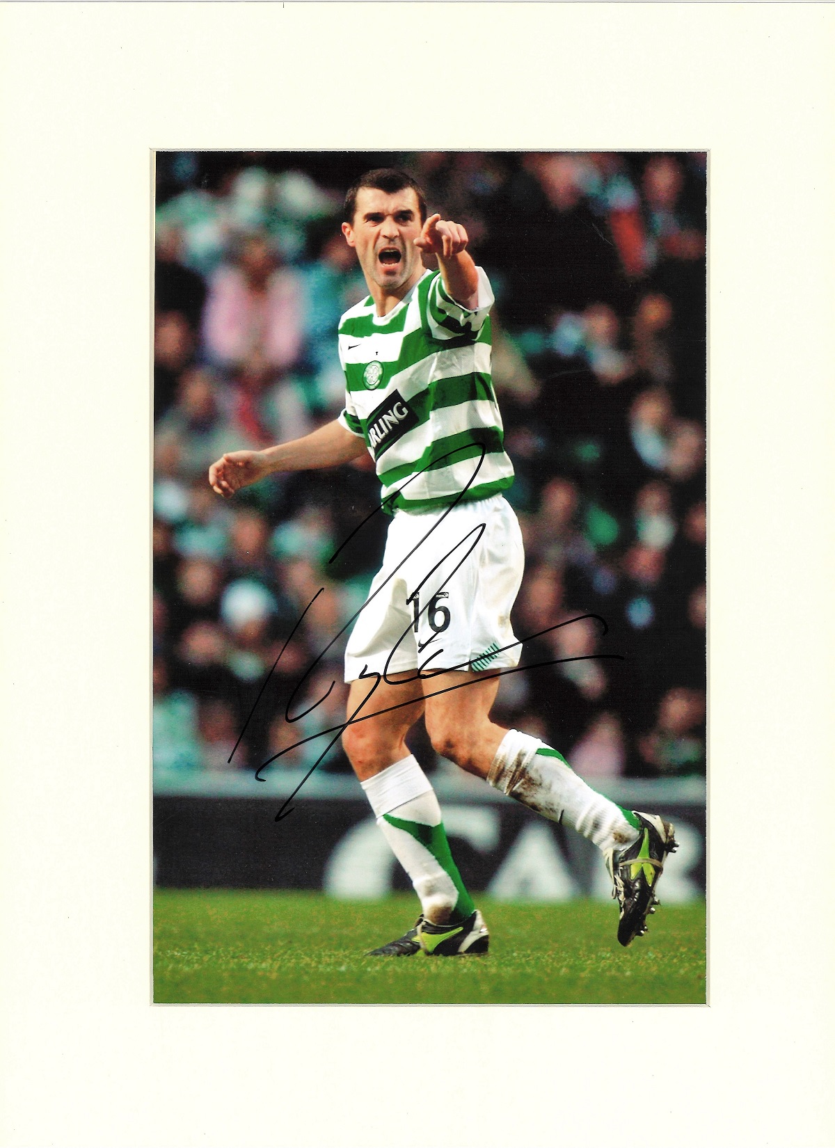 Roy Keane signed 16x12 overall mounted colour photo pictured during his time with Celtic F. C in