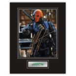 Stunning Display! Arrow Manu Bennett hand signed professionally mounted display. This beautiful