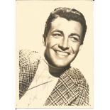 Robert Taylor signed 7x5 vintage black and white photo. Robert Taylor (born Spangler Arlington