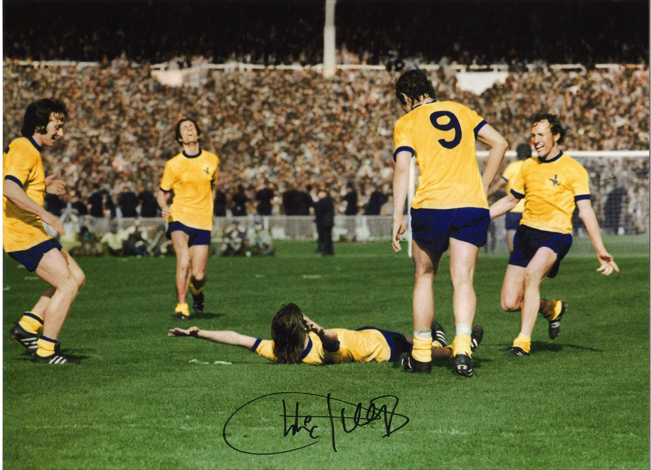 Charlie George Arsenal Signed 16 x 12 inch football photo. Good Condition. All autographed items are