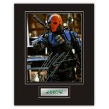 Stunning Display! Arrow Manu Bennett hand signed professionally mounted display. This beautiful