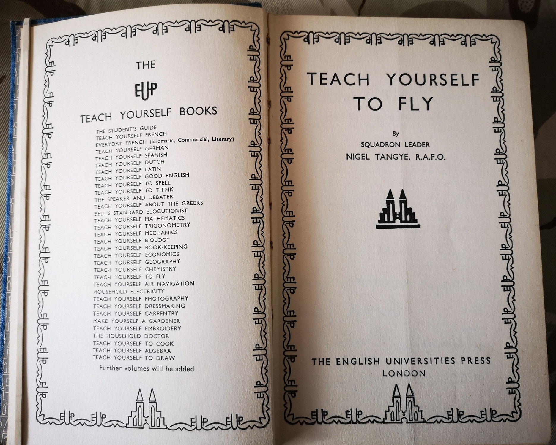 Douglas Bader rare signed book. The ubiquitous Teach Yourself To Fly by Nigel Tangye, English - Image 3 of 3