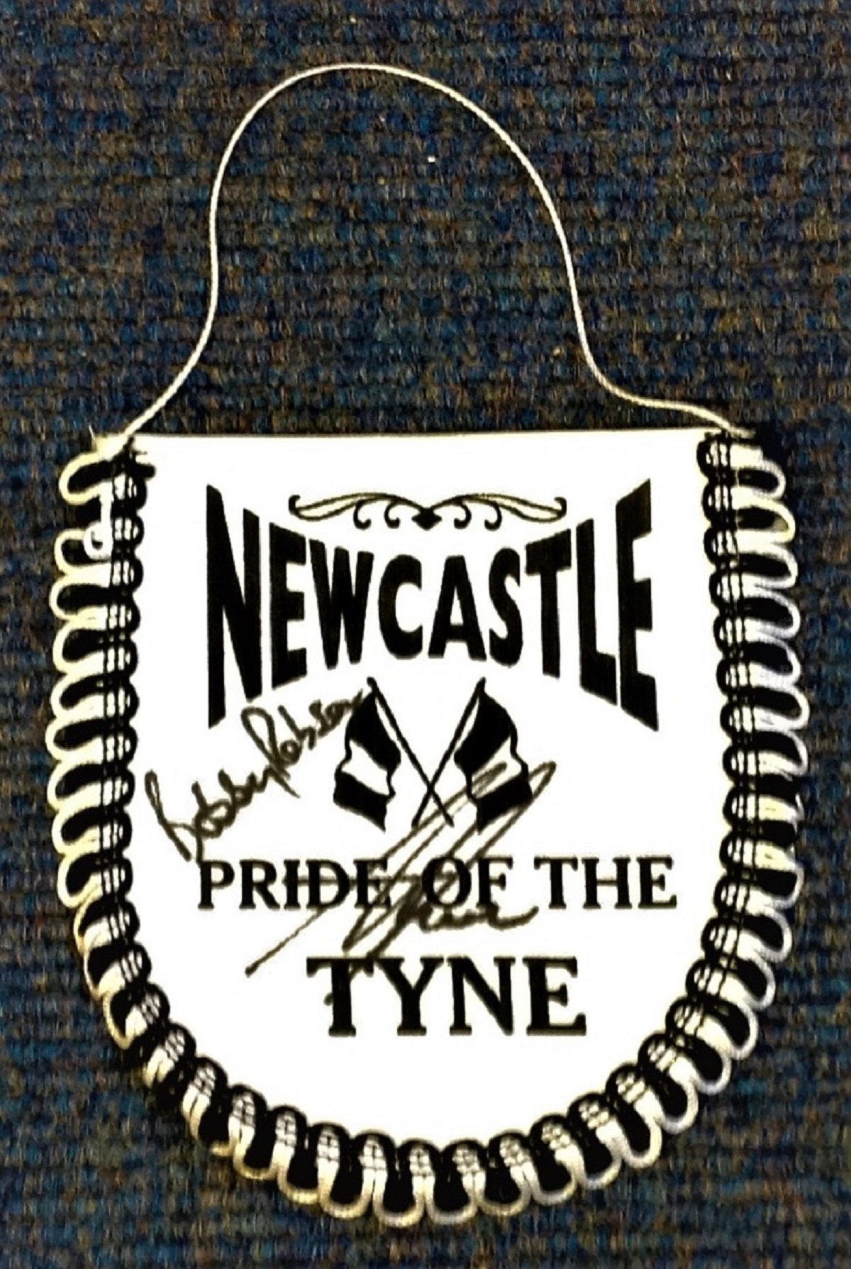 Football Bobby Robson ans Alan Shearer signed miniature Newcastle Pride of the Tyne pennant. Good