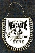 Football Bobby Robson ans Alan Shearer signed miniature Newcastle Pride of the Tyne pennant. Good