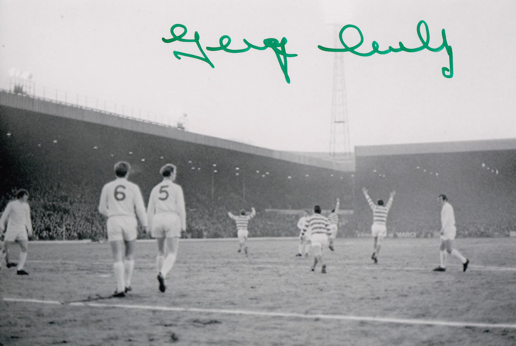 GEORGE CONNELLY 1970: Autographed 6 x 4 photo, depicting GEORGE CONNELLY running away in celebration